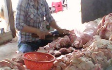 Rợn người hành trình mỡ bẩn từ chợ về lò
