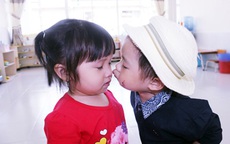 Con trai Lý Hải đòi hôn bạn gái cùng lớp trong sinh nhật 2 tuổi