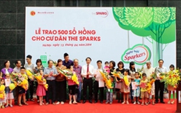 Nam Cường trao hàng loạt sổ hồng "lấy lòng" khách