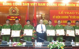 Bộ Y tế tặng bằng khen và kỷ niệm chương cho Công an Hà Nội