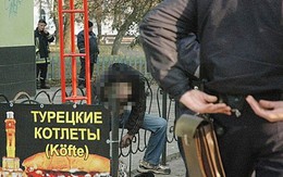 Một người đàn ông Ukraine bẻ cổ tự tử giữa đường phố