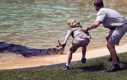 Bé 10 tuổi thản nhiên đối mặt với con cá sấu hung tợn