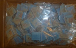 Bé 4 tuổi phát hàng trăm túi heroin cho bạn mẫu giáo vì nghĩ là kẹo