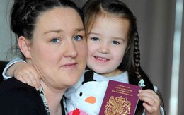 Chàng trai bí ẩn xuất hiện trên hộ chiếu bé gái 3 tuổi