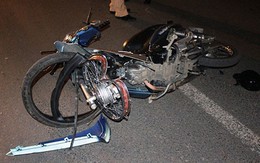 Hai xe máy đấu đầu, cô gái trẻ tử vong