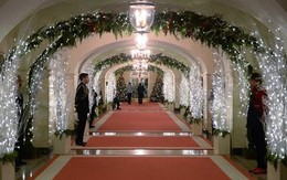 Cận cảnh Nhà Trắng trang trí lộng lẫy mừng Giáng sinh