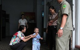 Mẹ bé trai bị bỏ rơi sẽ đến phường nhận lại bé