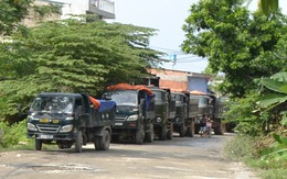Dân bức xúc chặn hàng trăm xe tải “bẩn”