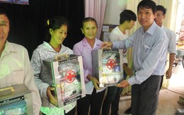 Ngư dân Lộc Hà, Hà Tĩnh xúc động đón nhận tủ thuốc y tế
