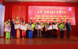 Trao tặng danh hiệu Nhà giáo ưu tú tại Nghệ An