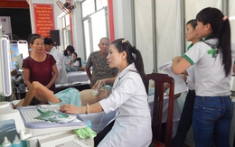 Khám và cấp phát thuốc miễn phí cho người dân ở Đà Nẵng