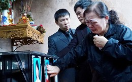 3 mẹ con tử nạn vụ máy bay MH17: Ngày đoàn tụ đầy nước mắt ở nghĩa trang