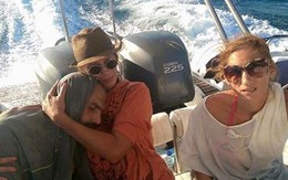 Bức ảnh cựu người mẫu cứu người di cư trên biển gây sốt vì xúc động