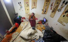 Chàng trai xích cổ để cai nghiện rượu