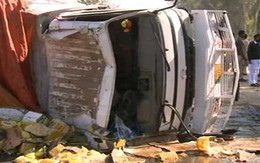 Tai nạn xe buýt kinh hoàng, hơn 50 người thương vong