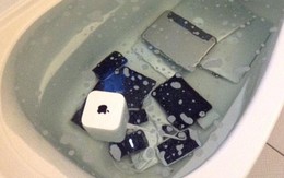 Trả thù bạn trai, cô gái ném tất cả bộ sưu tập Apple của người yêu vào bồn tắm