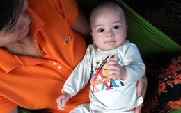 Bé trai 2 tháng tuổi bị bỏ rơi trước nhà đôi vợ chồng hiếm muộn