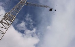 Cặp đôi Pháp gặp nạn khi nhảy bungee từ cần cẩu