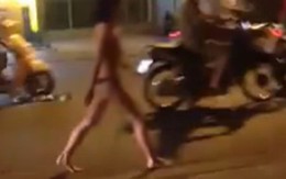 Cô gái lột đồ vừa đi vừa khóc "Chồng em bỏ em rồi" trên đường phố Sài Gòn