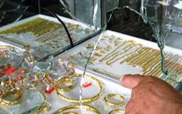 Cưa cửa sổ tiệm vàng, cuỗm số trang sức trị giá 2 tỷ