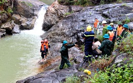 Bác sĩ và 2 cô gái tử vong vì cố cứu nhau dưới thác