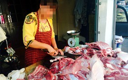 Độc chiêu ăn bớt: Bà chủ hàng thịt lột tiền khách quen