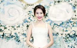 Hoa hậu Đặng Thu Thảo khoe vai trần gợi cảm