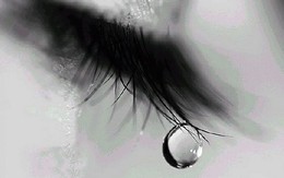 Nước mắt mặn chát của người phụ nữ đẻ thuê cho chồng