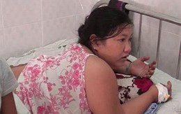 Khởi tố người mẹ dùng xăng đốt con