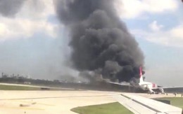 Kinh hoàng máy bay bốc cháy dữ dội, hàng chục người bị thương