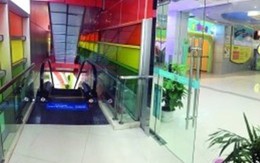 16 học sinh tiểu học bị thương nặng do tai nạn thang cuốn