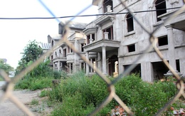 Hàng trăm biệt thự bỏ hoang gần chục năm ở Sài Gòn