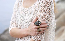 Ngày hè gợi cảm với áo lửng len móc