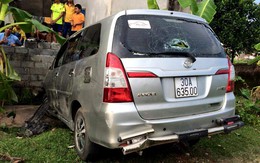Xe Innova đâm liên hoàn, 8 người bị thương