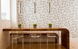 Những mẫu ghế trong suốt độc đáo tại phòng ăn