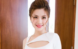 Diễm Trang diện đầm sexy, làm MC tiếng Anh lưu loát