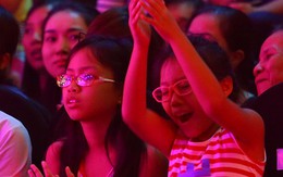 2 con gái Cẩm Ly hào hứng đi xem The Voice Kids