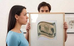 Tủi nhục vì phải ở nhà ngửa tay xin tiền chồng