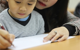 Con vào lớp 1 tôi phải rèn chữ từ 18 tháng