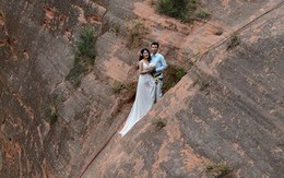 Toát mồ hôi nhìn cặp đôi trèo lên vách núi dựng đứng chụp ảnh cưới