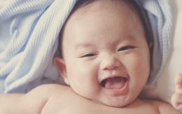 Con trai Khánh Thi siêu ngộ nghĩnh lúc 3 tháng tuổi