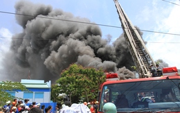 Cháy kinh hoàng ở Đà Nẵng, cách 10km vẫn nhìn thấy khói