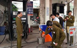 Hai cây xăng ở Hà Nội gian lận bằng điều khiển từ xa