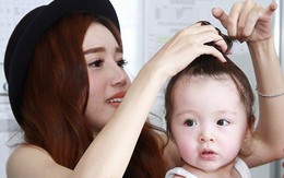 Con gái Elly Trần cực dễ thương lần đầu xuất hiện ngoài đời thường