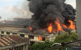 Hà Nội: Khói lửa ngút trời trong vụ cháy gần nhà máy ô tô