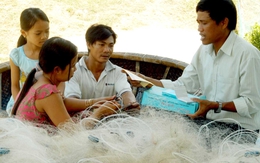 Gương cộng tác viên gương mẫu