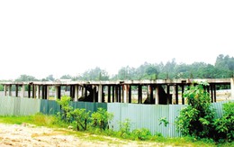 Phú Thọ: Dự án nhà “đắp chiếu”, công nhân bê bết chỗ ở