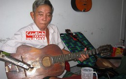 Ánh sáng dẫn lối cuộc đời ông lão chơi đàn một tay nức tiếng phố biển Nha Trang