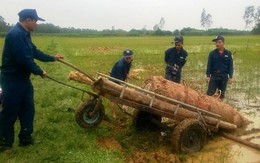 Phát hiện quả bom "khủng" nặng gần 1 tấn ở ruộng lúa