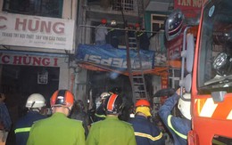 Nhà 3 tầng bốc cháy, chủ nhà vẫn ung dung ở bên trong